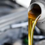Ölwechsel: Wann er nötig ist und ob Sie ihn selbst machen können