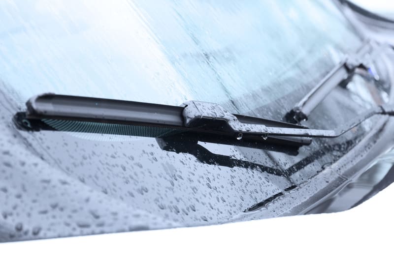 Scheibenwischer schmieren und es bleiben Schlieren bei Regen